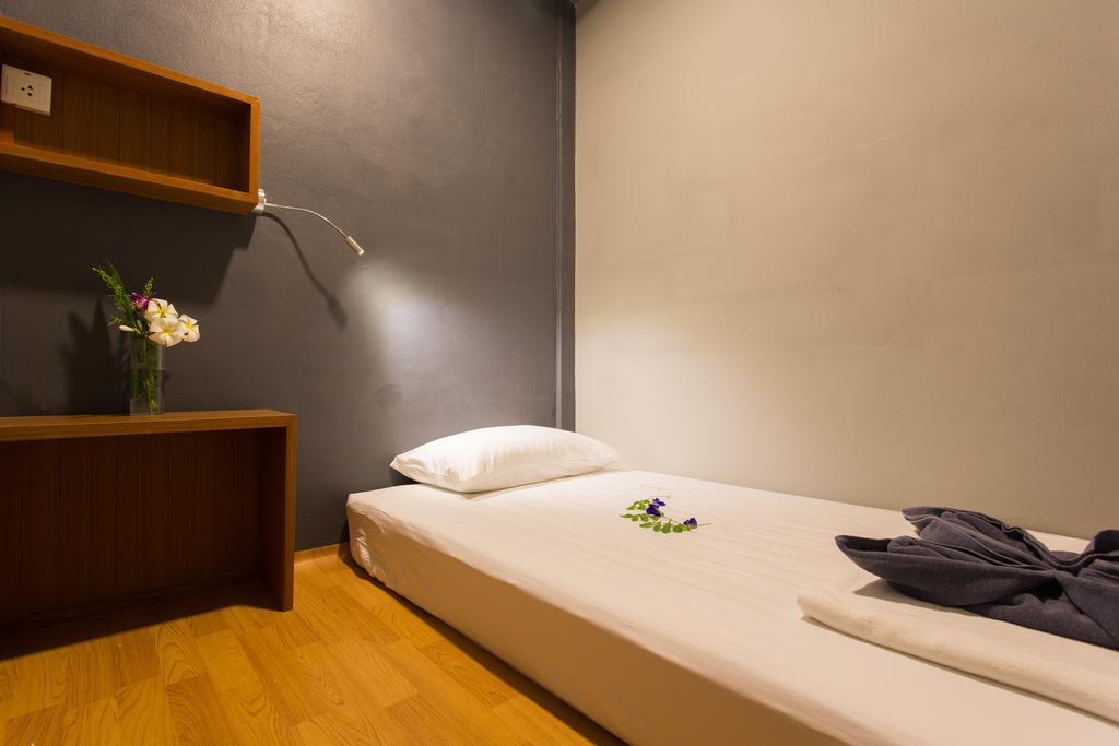 Holiday Station Hostel Krabi town Exterior foto