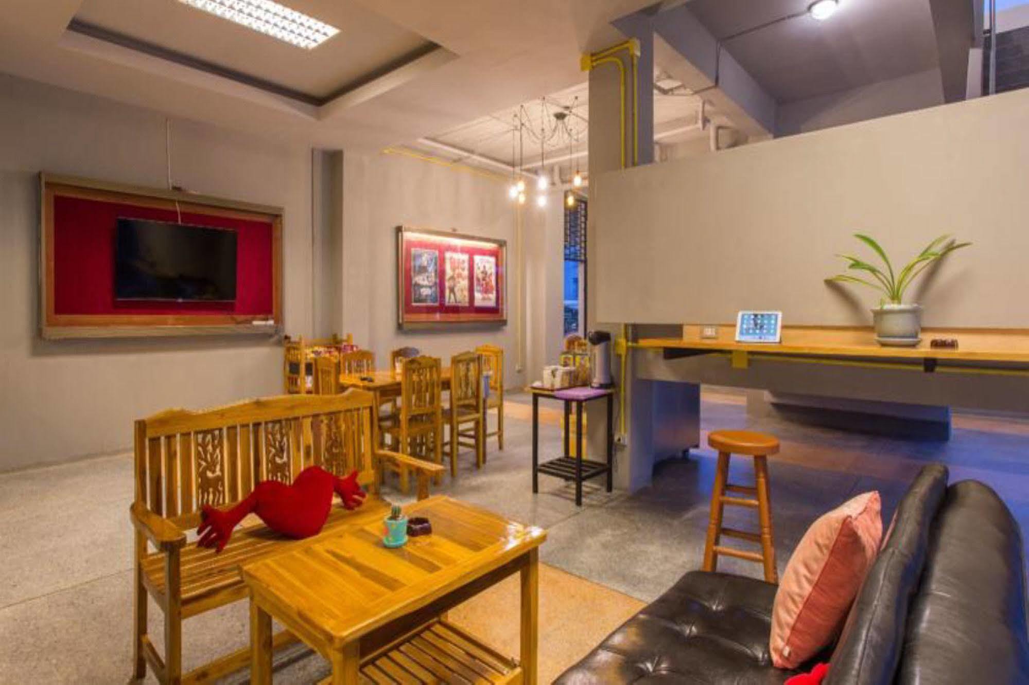 Holiday Station Hostel Krabi town Exterior foto