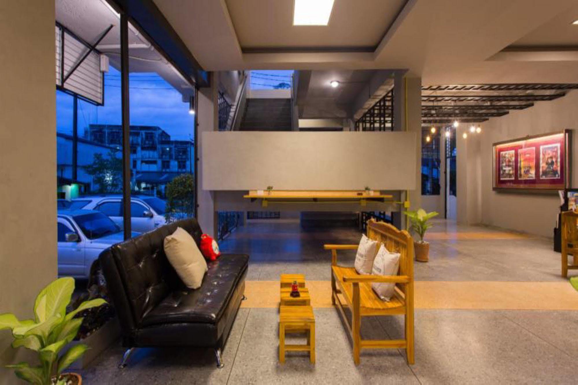 Holiday Station Hostel Krabi town Exterior foto