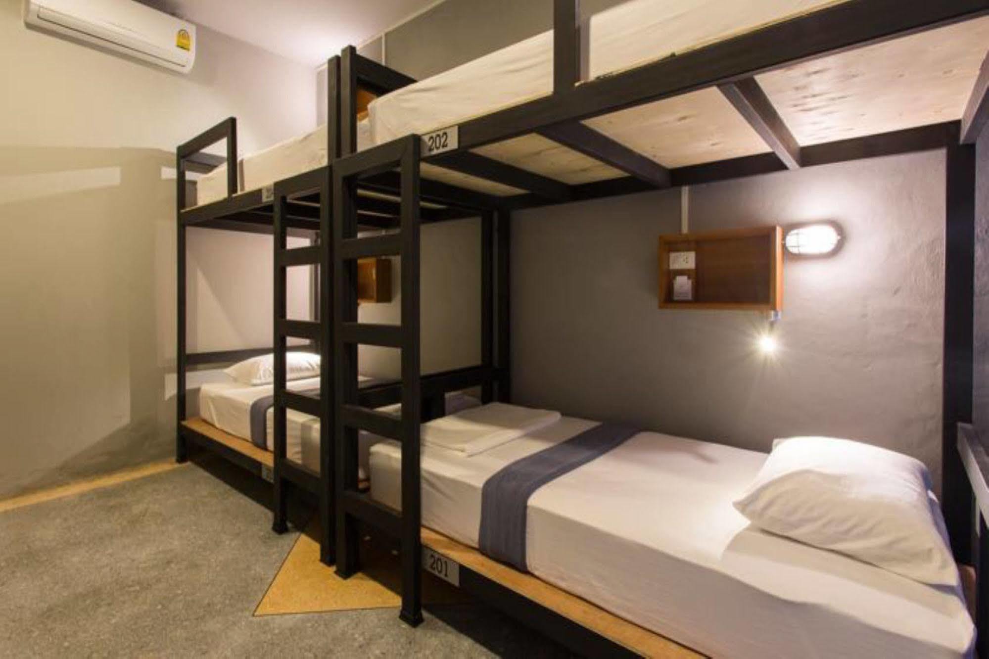 Holiday Station Hostel Krabi town Exterior foto