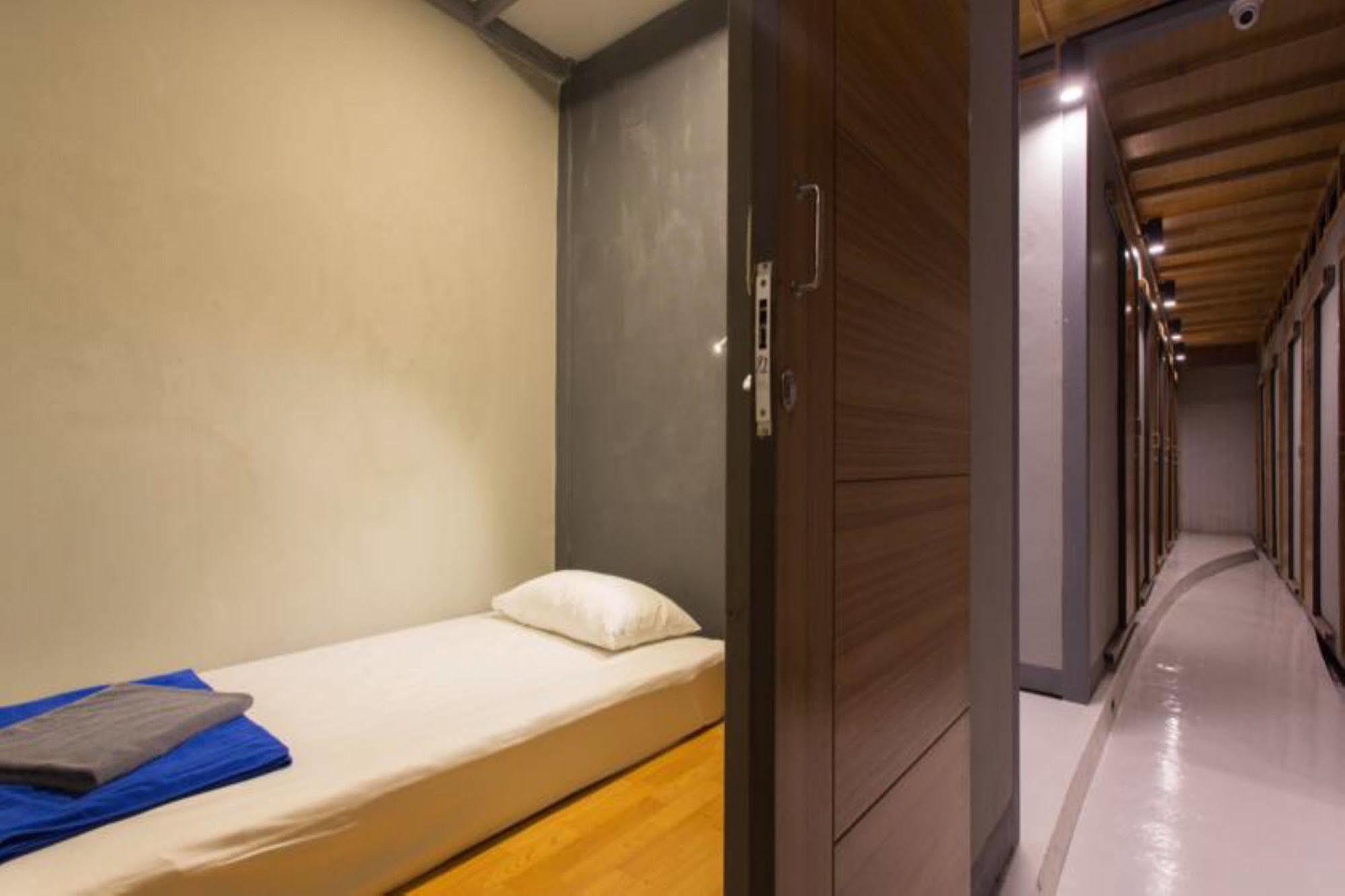 Holiday Station Hostel Krabi town Exterior foto