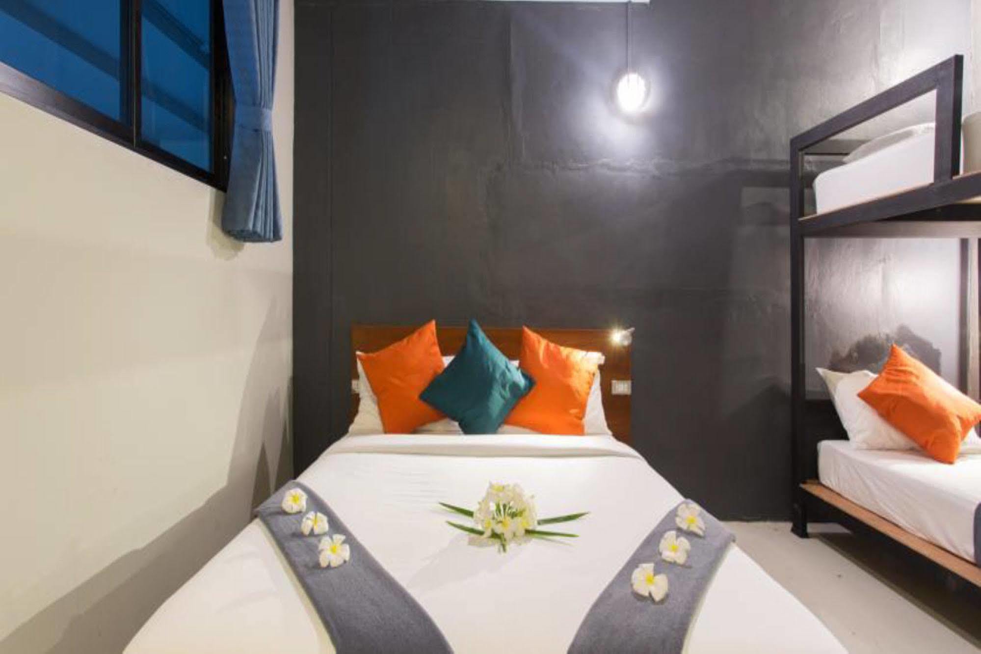 Holiday Station Hostel Krabi town Exterior foto