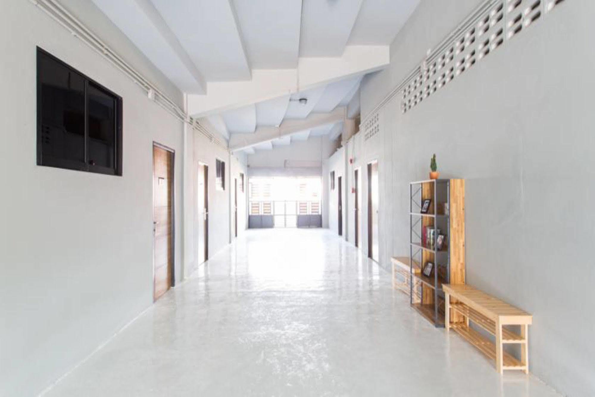 Holiday Station Hostel Krabi town Exterior foto